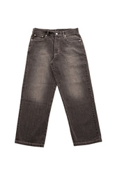 Blugi Axis Denim gri, wide fit, cu tighele verticale albe și fading subtil pe partea frontală.