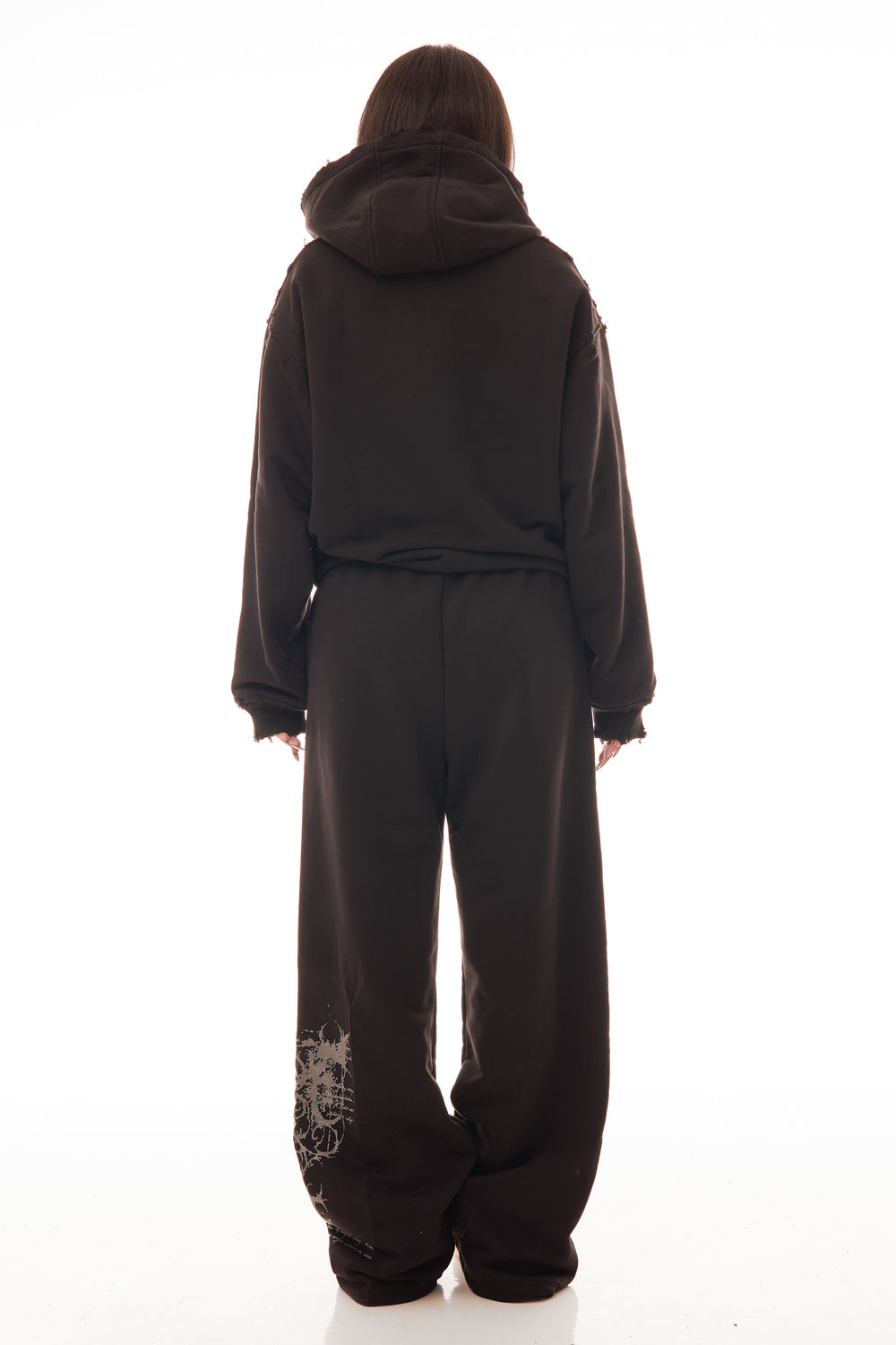 Hanorac Archived Black Hoodie 500gsm, vedere din spate pe model femeie