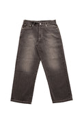 Blugi Axis Denim gri, wide fit, cu tighele verticale albe și fading subtil pe partea frontală.
