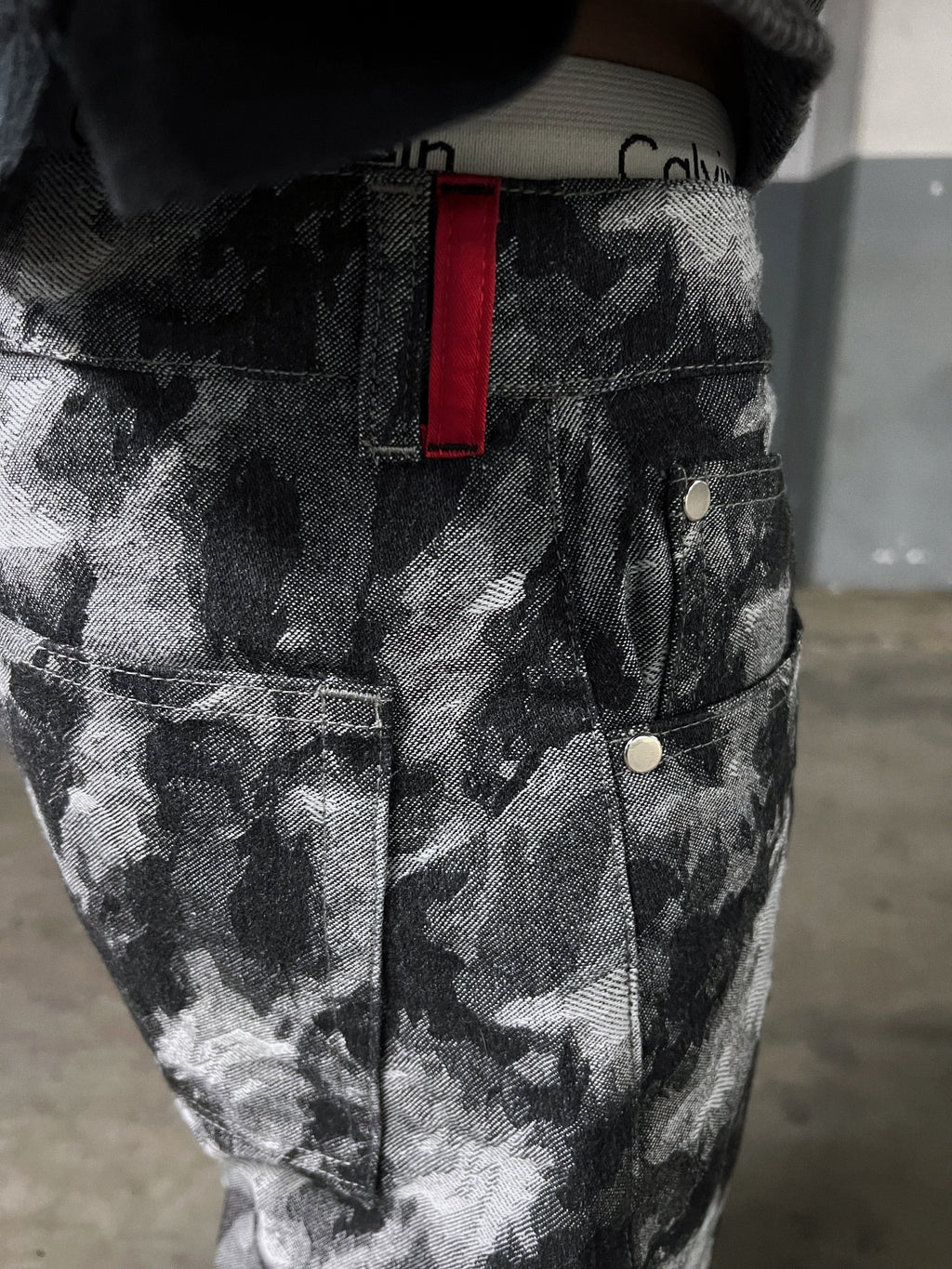 cloud-denim-jacquard-denim-back-pocket-detail-skyweb