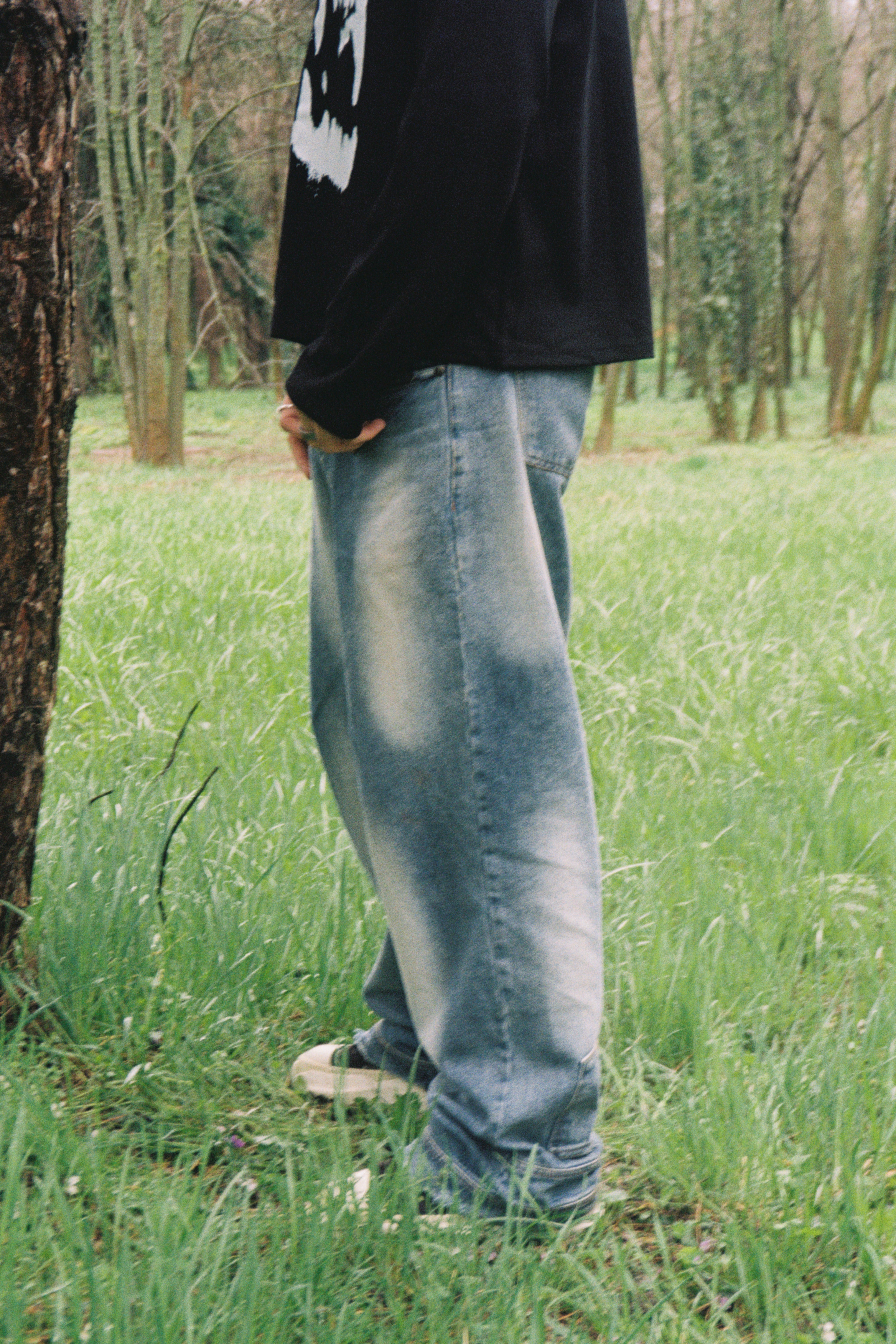 blugi albastri wide fit vedere laterala straight leg denim streetwear