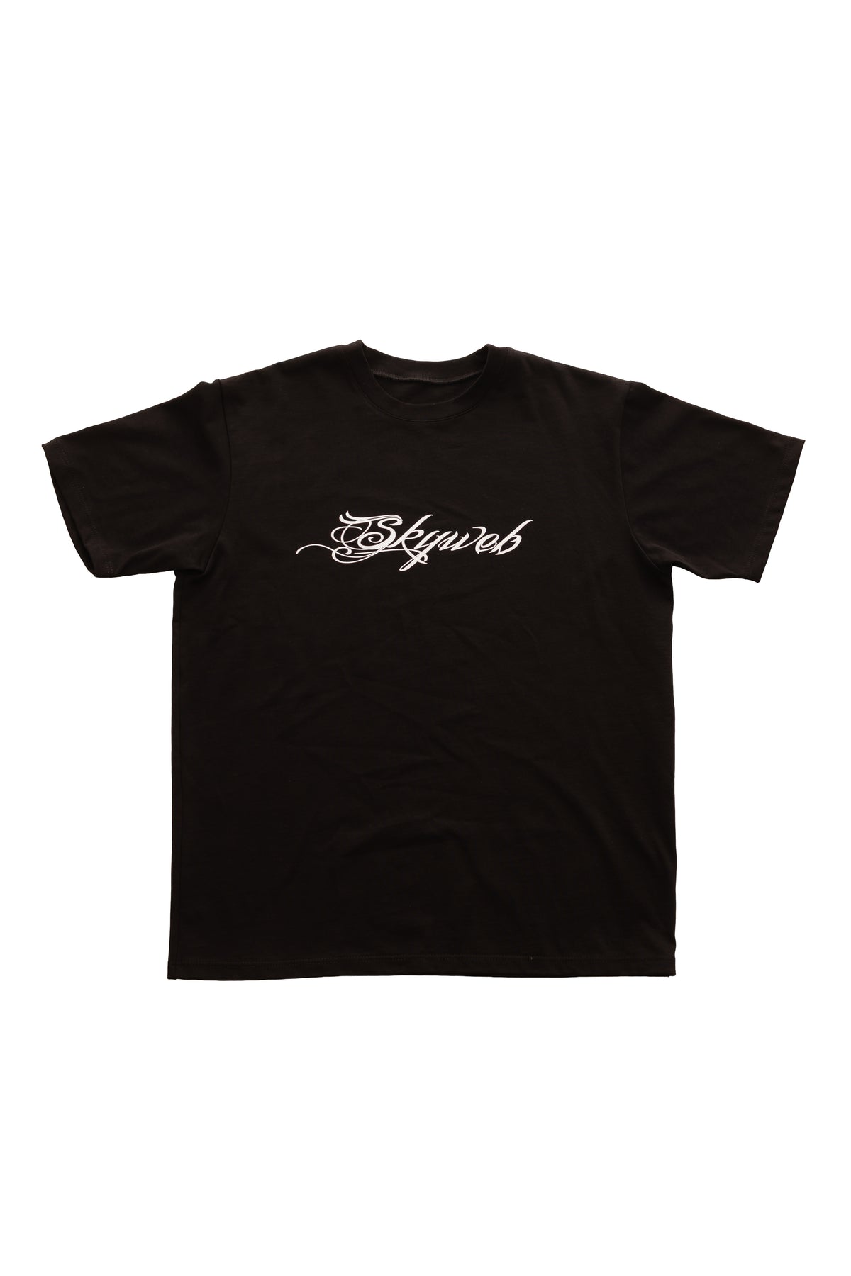 Tricou negru TATTOO Black Tee SKYWEB, oversized, bumbac 100% 300gsm, vedere frontală flat lay cu print alb caligrafic