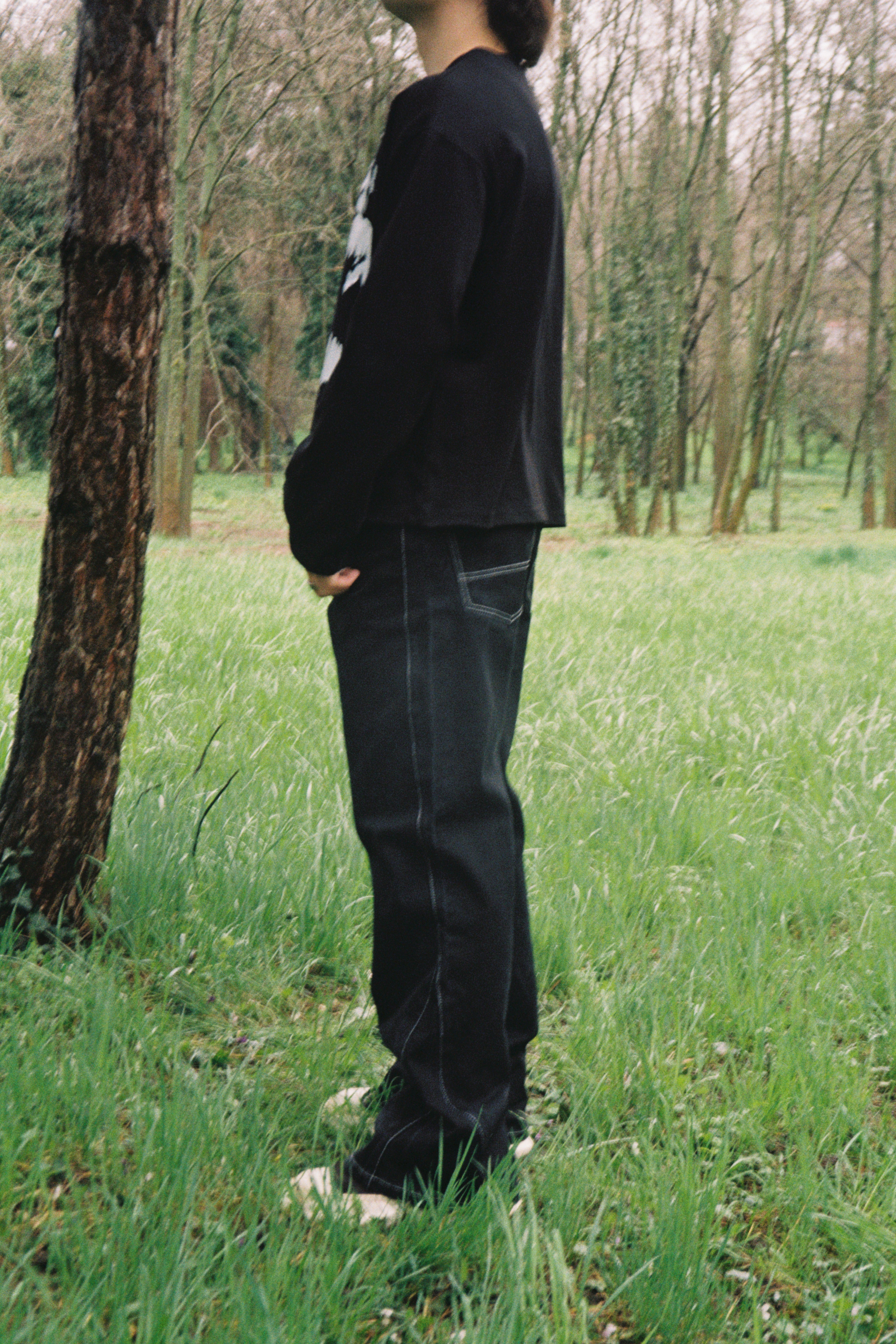 blugi negri flared vedere laterala fit larg evazat denim